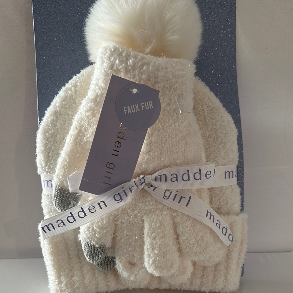 NWT Madden Girl Ivory Beanie & Glove Set with Faux Fur Pompom.